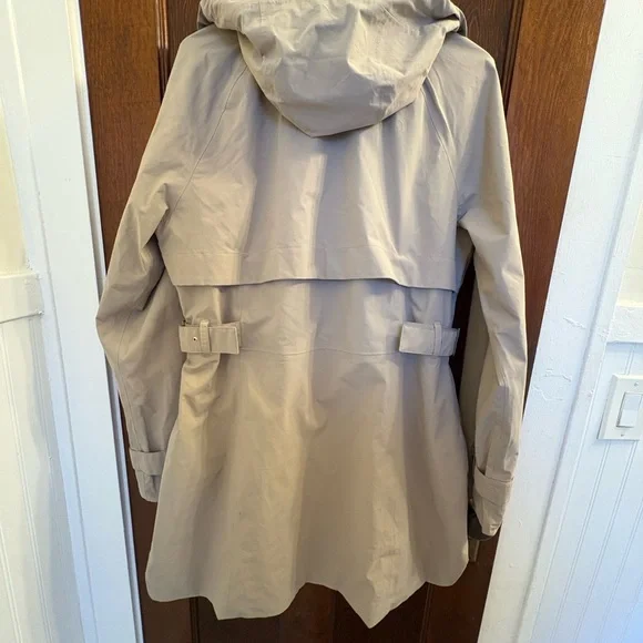 The North Face Women's Beige Rain Jacket - Picture 5 of 5